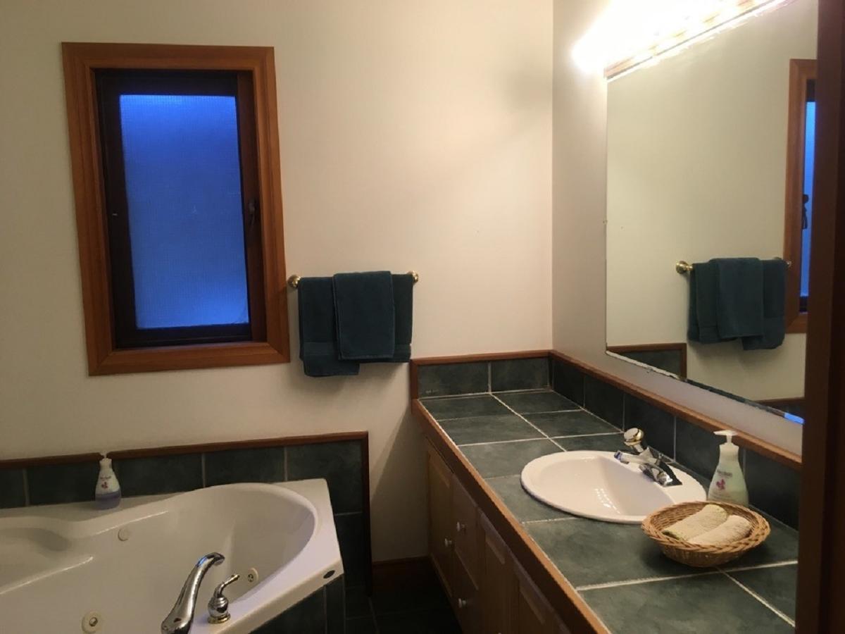 Tofino Stormbay Guest House Bagian luar foto