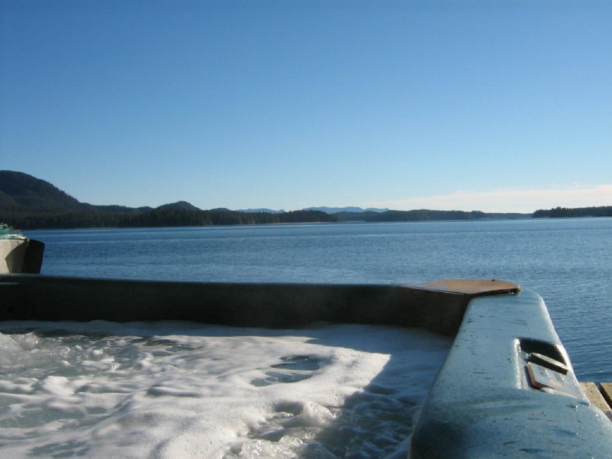 Tofino Stormbay Guest House Bagian luar foto